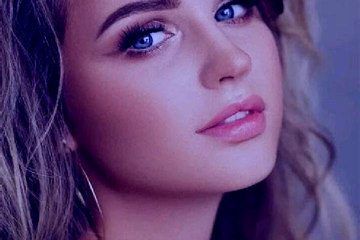 Bikini Island Deluxe slot machine