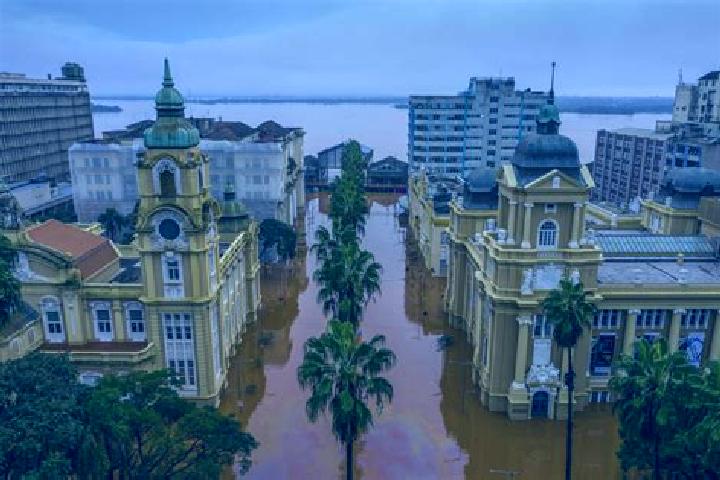Book of Queen slot machine