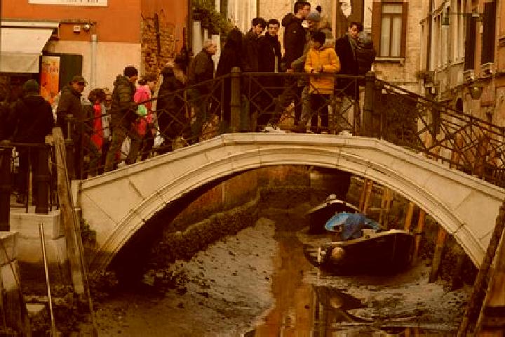 Gold Rush Showdown slot machine
