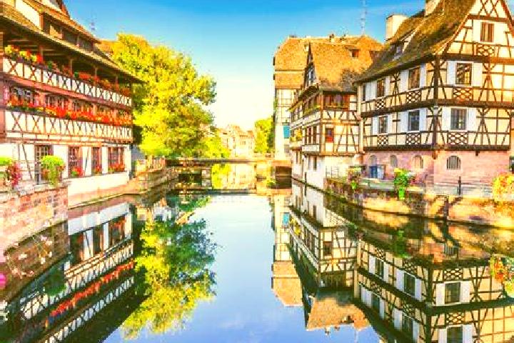 The Defenders slot game